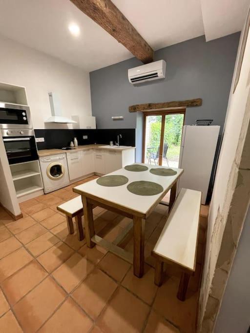 Superbe Appartement Cosy Avec Jardin Nimes Exterior photo